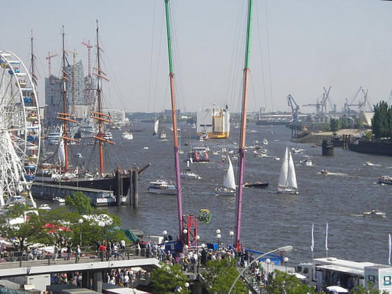 Bei den Higlights auf dem Wasser dabei sein? Eventfahrten auf der Elbe in Hamburg mit Well Sailing